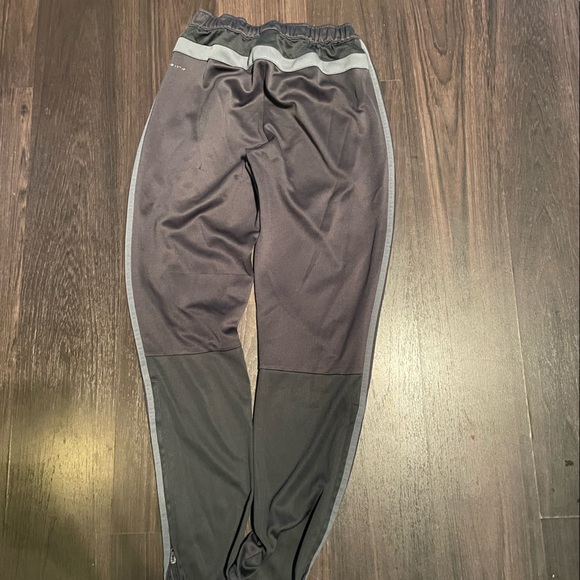 Classic adidas track pant grey, youth xl. - Picture 2 of 3
